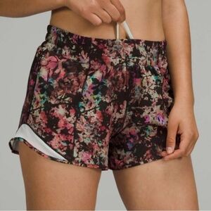 Lululemon Hotty Hot Low-Rise Lined Short Stencil Blossom sz 4